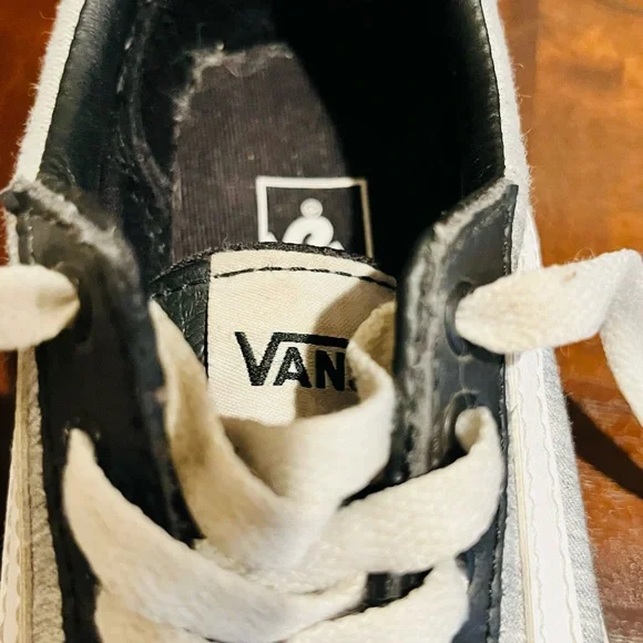 Vans Old Skool Classics Kids Sneakers Black and White Size 2Y - Picture 10 of 12